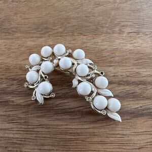 Vintage 1960s White Faux Pearl Rhinestone Brooch Pin Pendant